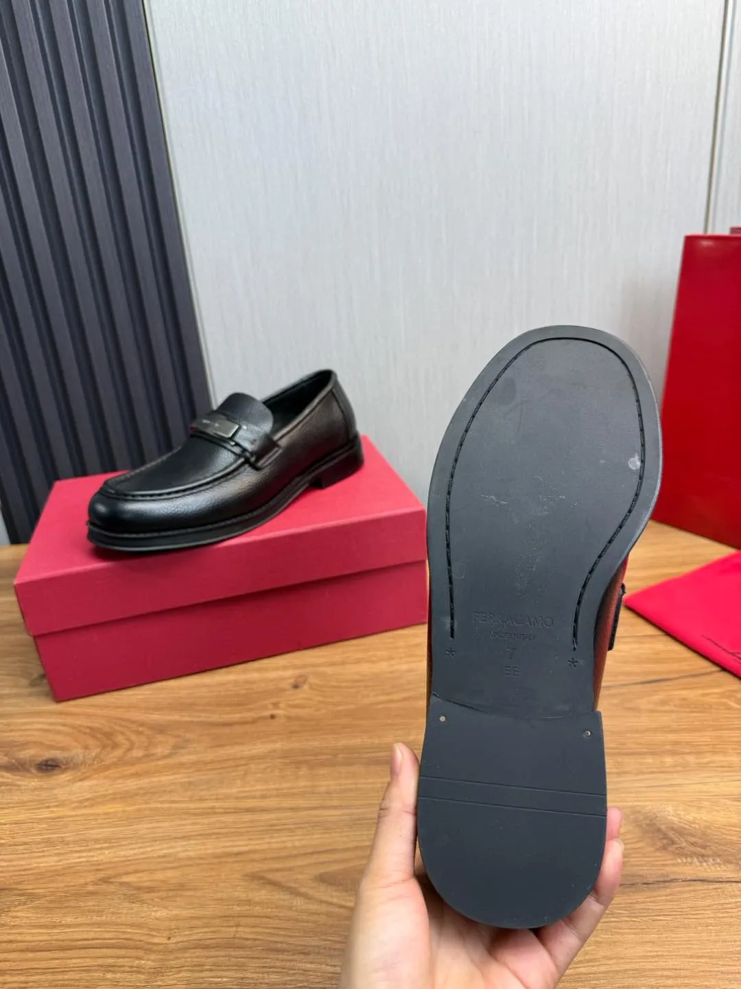 Men's shoes 💰880💰 Ferragamo. [Ferragamo] men's thick-soled loafers, the latest hot style, 1:1 original purchase quality, top quality, imported open-edge beaded cowhide leather on the upper, hand-made three-dimensional stitching highlights the round toe design, the inner foot pads are all imported cowhide, with original lightweight foam outsole, matching code 39-44, (38, 45 custom-made, non-refundable)